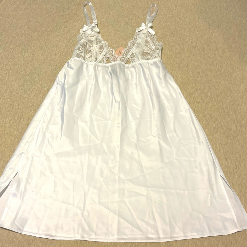 ❗️SALE ✨New✨PristineWhite Victoria's Secret Lace Chemise- Great for Bridal ✨